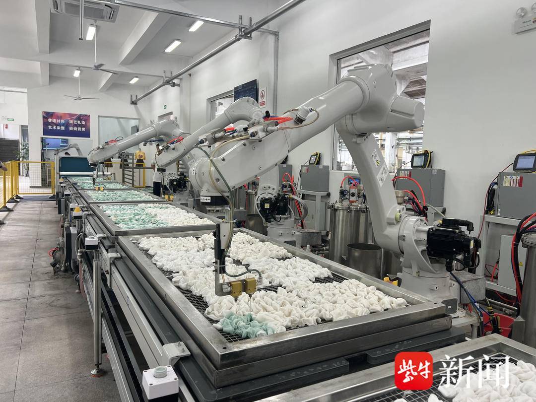 【2025江苏网络强省建设优秀实践成果展示】海安扎染邂逅AI智能传统技艺大秀e 